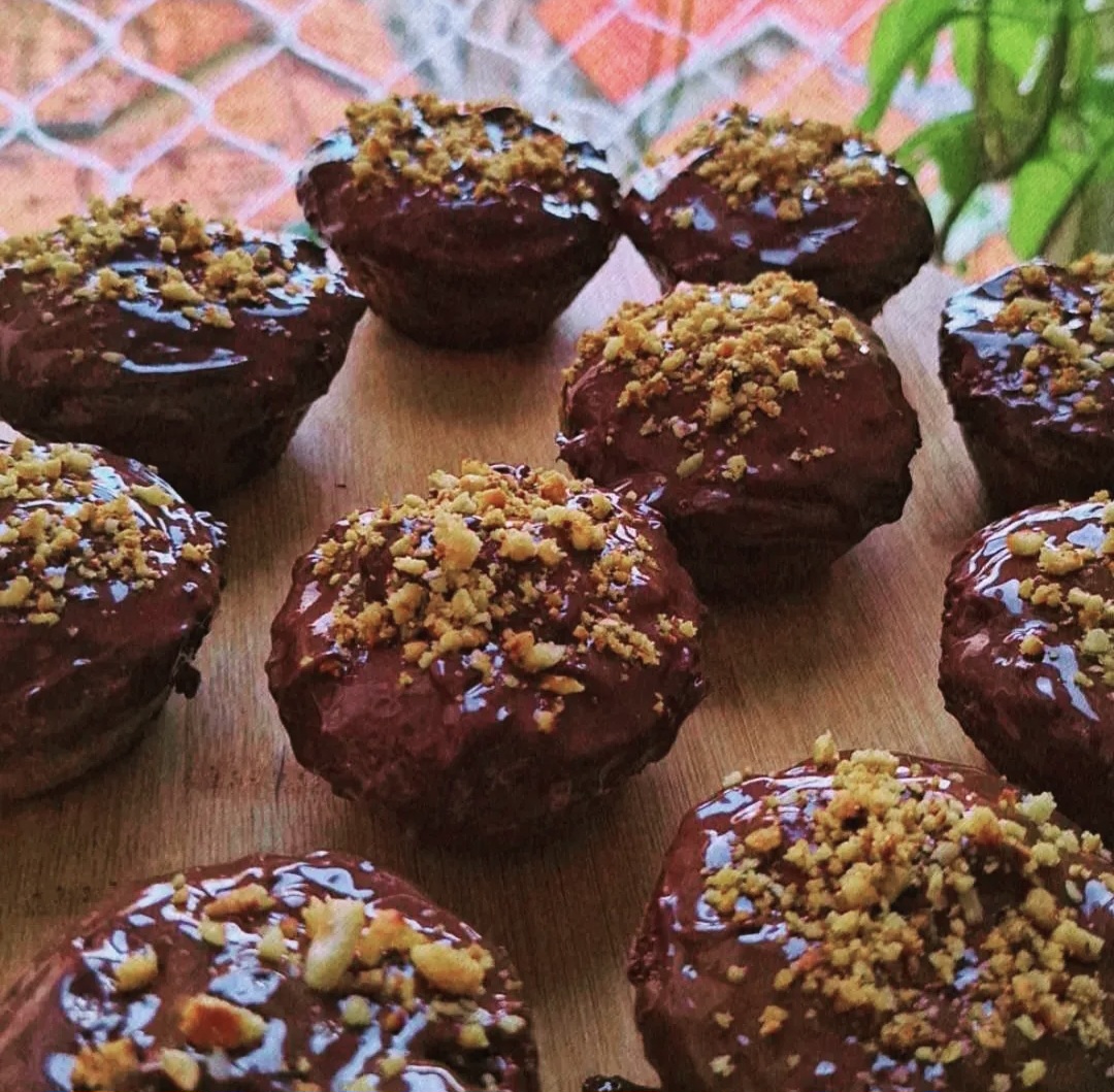 Muffin de Cenoura coberto de chocolate 50%